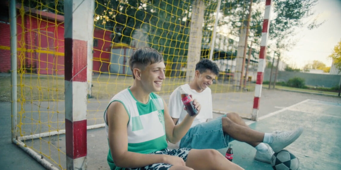 “Juntos en todas” dice Coca Cola en su nuevo mensaje para los argentinos.