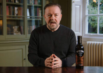 Ricky Gervais en la nueva campaña de Dutch Barn vodka
