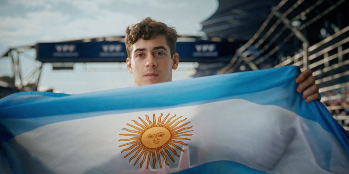 Destacados: Colapinto, YPF y la bandera, por Plug Collective.