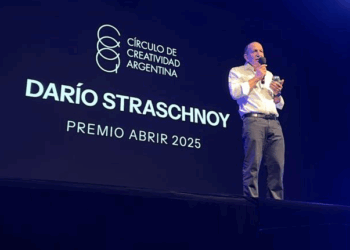 El Círculo de Creatividad Argentina distinguió a Darío Straschnoy con el Premio ABRIR