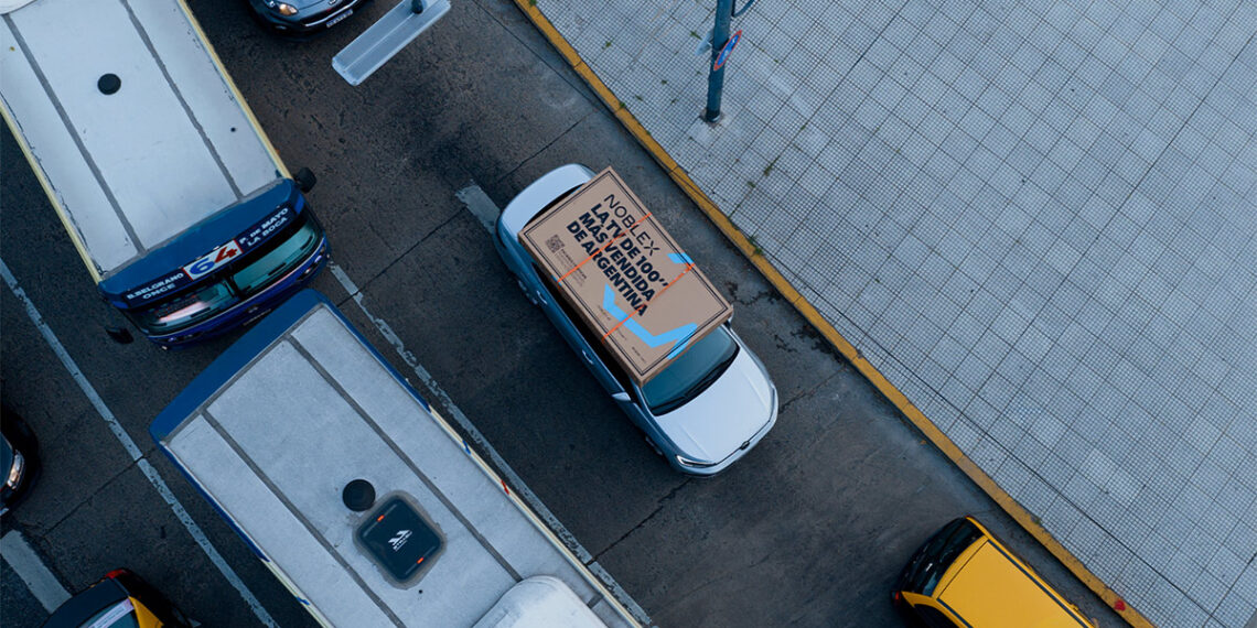 Noblex utilizó su propia TV, la más vendida del país, como Billboard.