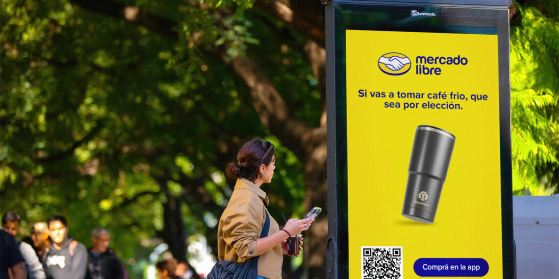 Mercado Libre innova en vía pública con anuncios que se adaptan a cada consumidor en tiempo real gracias a la IA.
